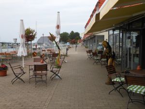 Promenade am Yachthafen