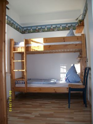 Hier das zweite Schlafzimmer mit Etagenbett; ein Gästebett (190x70) oder Babybett kann problemlos dazu aufgestellt werden.