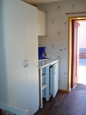 Lotte - Küchenzeile, Schrank und Eingang (neu renoviert 2011)