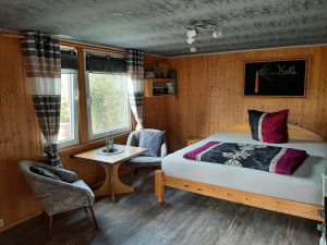 Wohn- und Schlafbereich in Bungalow LEE
