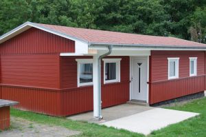 Bungalow für 2 Personen mit voll ausgestatteter Küche, Duschbad und möglierter überdachter Terrasse