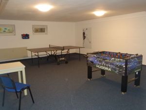 Indoor Sport Mit TT-Platte und Kicker
