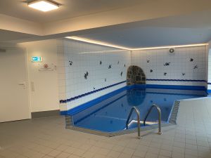 Schwimmbad im Untergeschoß zur kostenlosen Nutzung