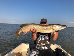 Angeln vom Bootssteg aus