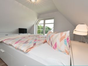 Schlafzimmer 3 mit Fernseher im DG