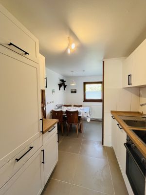 In der Küche verfügen Sie über alle notwendigen Dinge, um Mahlzeiten zu zubereiten.