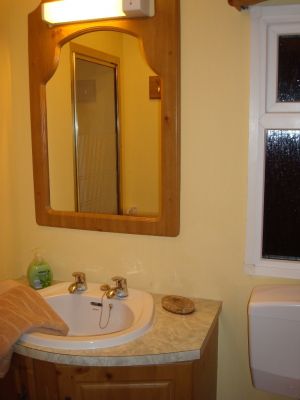 Bad mit Dusche/WC Bild 8: Häuschen "Sunshine Cottage" für max. 3 Pers. - Ostsee mit Hund - strandnah