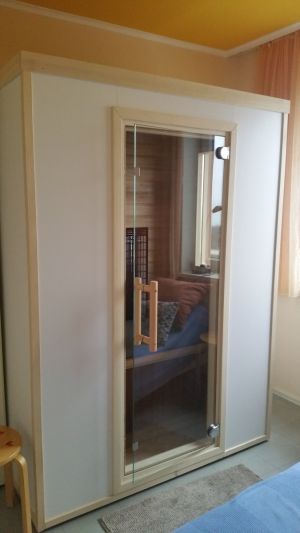 im kleineren Schlafzimmer nach Osten mit Blick über die Steilküste hinweg auf die Ostsee.
