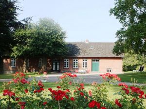 Bild 2: Kutscherhaus Gut Ohrfeld-Einzellage,Meerblick vom Hof, Sauna und Kaminofen