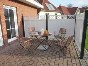 neu bestuhlte Sonnenterrasse