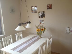 Bekochen Sie sich in voll eingerichteter Küche mit allem was Urlaub angenehmer macht.