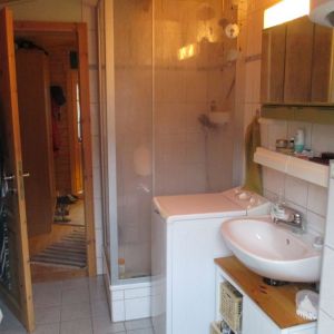 Im Bad finden Sie alles zur Körperpflege, sowie eine Waschmaschine