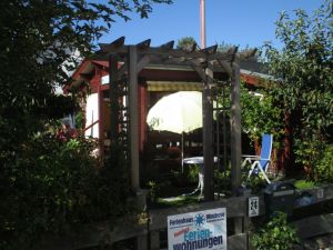 Hier kommen Sie über den Sanddornweg
an.(Südseite)