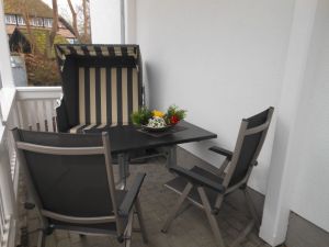 Terrasse mit Strandkorb am Wohnbereich
