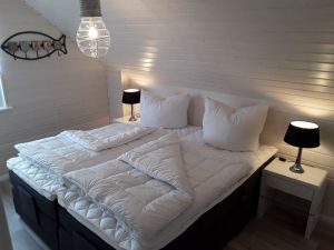 Boxspringbett 1,80 x 2,00 m. Elektrisch verstellbar in der Höhe sowie Kopf- und Fußende
