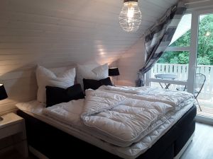 mit direktem Zugang zum Balkon