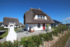 Bild 1: Ferienhaus "Rügenkate" - Erholung pur unter Reet