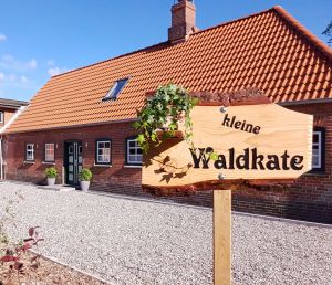 Bild 2: Ferienhaus Kleine Waldkate, 3 Hunde, 2000 m² Garten eingezäunt, ruhige Lage