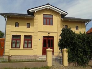 Altes Kolonialwarenhaus
in neuem Glanz, erstrahlt dieses liebevoll restaurierte, alte Kolonialwarenhaus