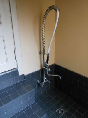 das Highlight unserer Hauses für Hundebesitzer ist diese Hundedusche! Gut zu erreichen durch den direkten Zugang durch den Garten.