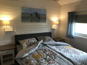 "Bruno"-Boxspringbett 180x200 cm Fernseher