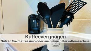 Für den perfekten Start in den Tag bieten wir Ihnen in unserer Unterkunft verschiedene Kaffeemaschinen an. Neben einer herkömmlichen Filterkaffeemaschine haben Sie auch die Möglichkeit, eine Tassimomaschine von Bosch zu nutzen.