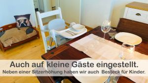 Wir heißen alle Familien mit kleinen Kindern herzlich willkommen in unserem Gutshaus. Damit auch die kleinsten Gäste bequem am Tisch sitzen können, stellen wir gerne einen Hochstuhl zur Verfügung. Dieser bietet Ihrem Kind eine erhöhte Sitzposition.