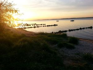 den Abend am Wasser ausklingen lassen