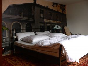 Eelektrisch höhenverstellbares Bett